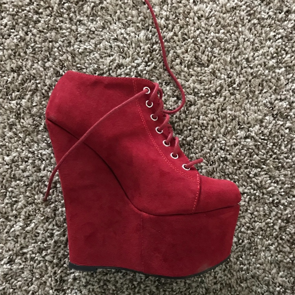 Red wedge heels